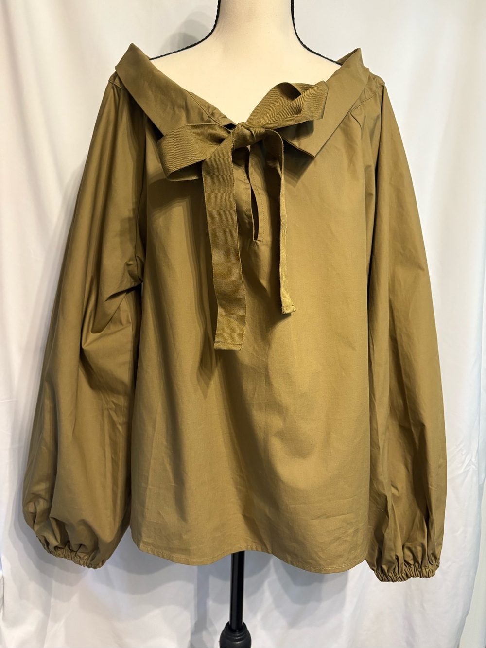 Free Assembly Tie -Neck Off-Shoulder Blouse in Olive Green SZ M Crisp Cotton.